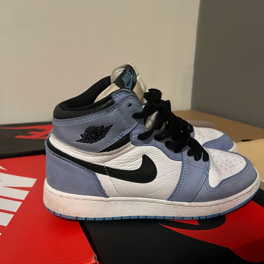 Jordan 1 Retro High OG
University Blue